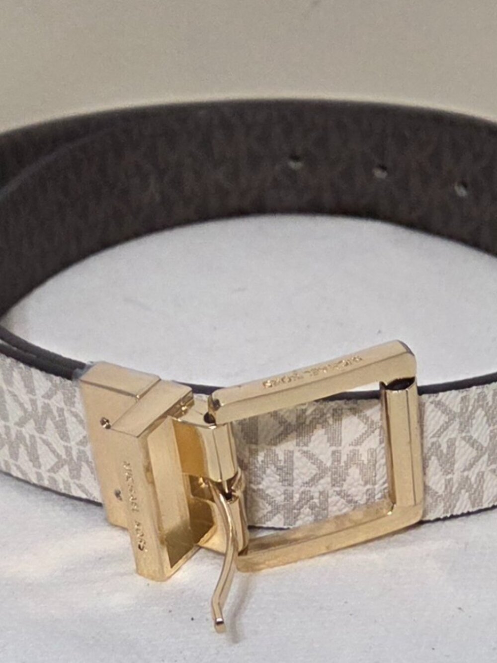 Michael Kors Reversible Logo Belt Gold Twist Buckle Womenโs Size 38โ Beige/Cream